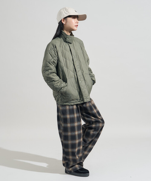 FREAK'S STORE(フリークスストア)の「HEAT SYSTEM HYBRID LIGHT DOWN/ヒートシステム ハイブリッド ライト ダウン/インナーダウン(ダウンジャケット/コート・レディース・ベージュ/ブラック/オリーブ・フリ-)」の8枚目の写真