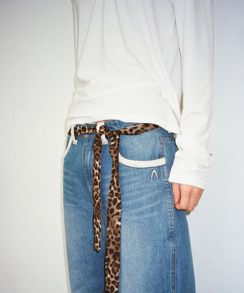 AAKAM（アーカム）の「Leopard Pattern Skinny Scarf (Khaki)（バンダナ/スカーフ・レディース・その他・FREE）」の7枚目の写真