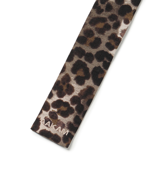 AAKAM（アーカム）の「Leopard Pattern Skinny Scarf (Khaki)（バンダナ/スカーフ・レディース・その他・FREE）」の6枚目の写真