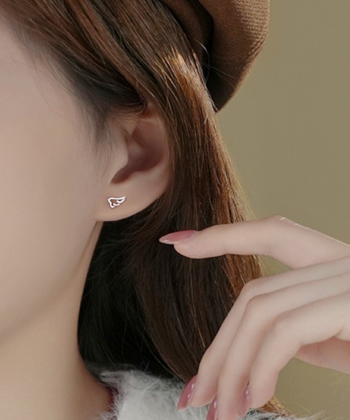 MASHIRO(マシロ)の「エンジェルウィングワンポイントペアピアス(MA/EK380)(ピアス(両耳用)・レディース・シルバー/ゴールド・FREE)」の1枚目の写真