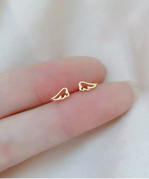 MASHIRO(マシロ)の「エンジェルウィングワンポイントペアピアス(MA/EK380)(ピアス(両耳用)・レディース・シルバー/ゴールド・FREE)」の2枚目の写真