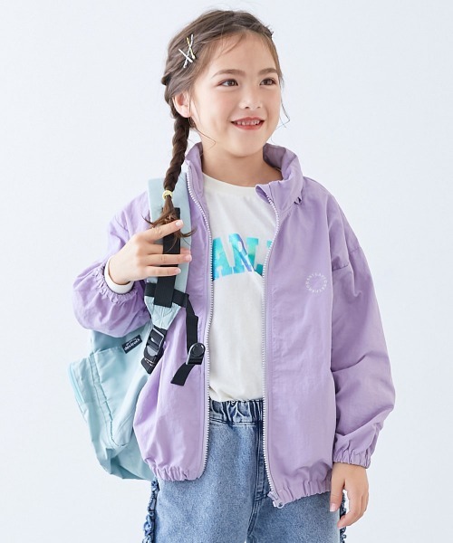 devirock（デビロック）の「【水はじく】撥水ナイロン フードが収納できる ウインドブレーカー（ナイロンジャケット・キッズ・ベージュ系その他/ブルー系その他/ブルー系/ブラック系その他2/ピンク系その他/ブルー系その他2/ブラック系その他/パープル系・100cm/110cm/120cm/130cm/140cm/150cm/160cm）」の7枚目の写真