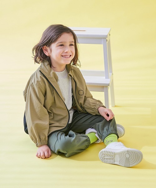 devirock（デビロック）の「【水はじく】撥水ナイロン フードが収納できる ウインドブレーカー（ナイロンジャケット・キッズ・ベージュ系その他/ブルー系その他/ブルー系/ブラック系その他2/ピンク系その他/ブルー系その他2/ブラック系その他/パープル系・100cm/110cm/120cm/130cm/140cm/150cm/160cm）」の17枚目の写真