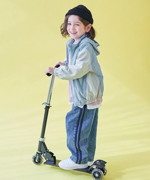 devirock（デビロック）の「【水はじく】撥水ナイロン フードが収納できる ウインドブレーカー（ナイロンジャケット・キッズ・ベージュ系その他/ブルー系その他/ブルー系/ブラック系その他2/ピンク系その他/ブルー系その他2/ブラック系その他/パープル系・100cm/110cm/120cm/130cm/140cm/150cm/160cm）」の19枚目の写真