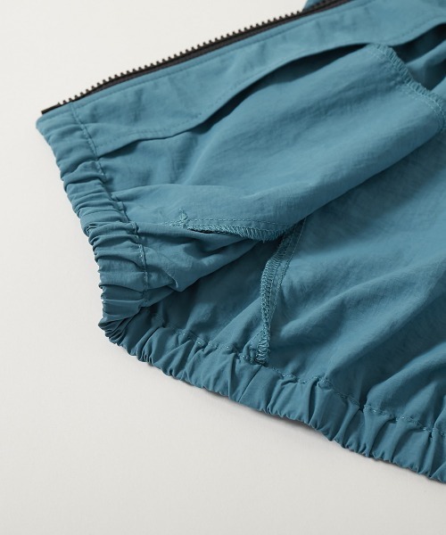 devirock（デビロック）の「【水はじく】撥水ナイロン フードが収納できる ウインドブレーカー（ナイロンジャケット・キッズ・ベージュ系その他/ブルー系その他/ブルー系/ブラック系その他2/ピンク系その他/ブルー系その他2/ブラック系その他/パープル系・100cm/110cm/120cm/130cm/140cm/150cm/160cm）」の11枚目の写真