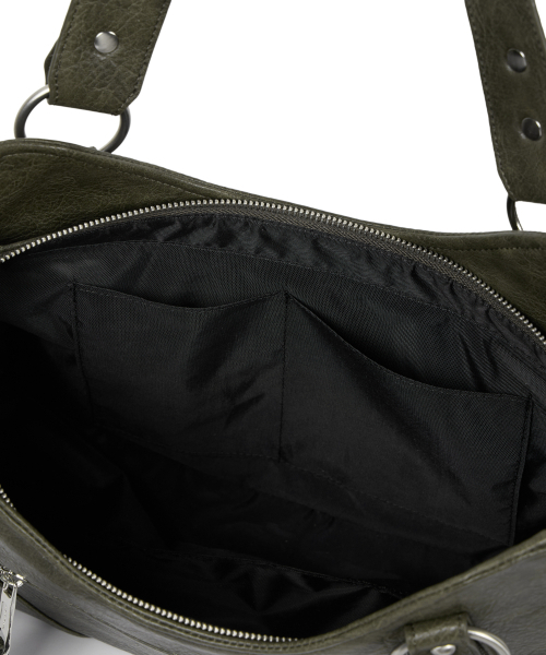 IUGAMAKARAS（イウガマカラス）の「Studded Leather Shoulder Bag (Khaki)（ショルダーバッグ・レディース・その他・FREE）」の17枚目の写真