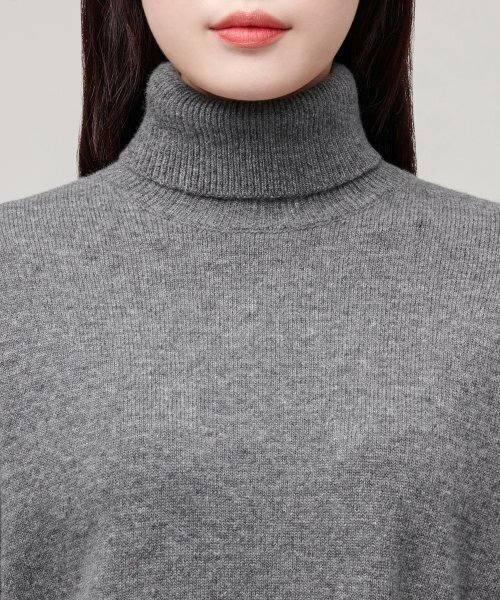 MUSINSA STANDARD WOMAN（ムシンサスタンダードウーマン）の「レディースラムウールリラックスタートルネックニット[ミディアムグレー]（ニット/セーター・レディース・その他・X-SMALL/MEDIUM）」の4枚目の写真