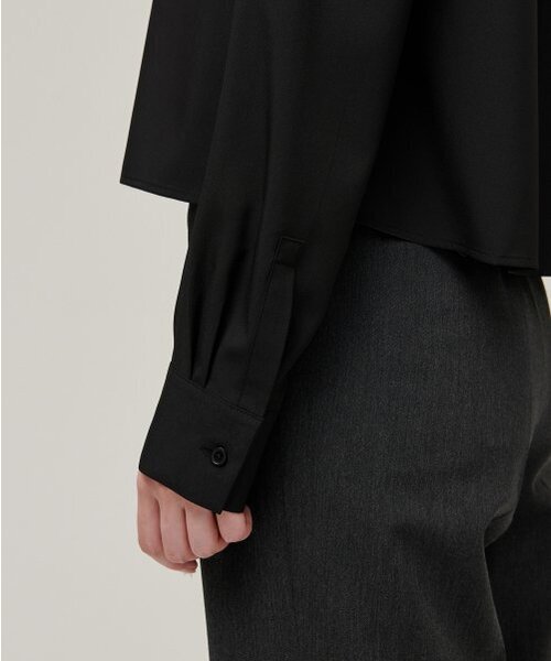 MUSINSA STANDARD WOMAN（ムシンサスタンダードウーマン）の「ウィメンズリラックスドクロップシルキーシャツ[ブラック]（シャツ/ブラウス・レディース・その他・SMALL/MEDIUM）」の5枚目の写真