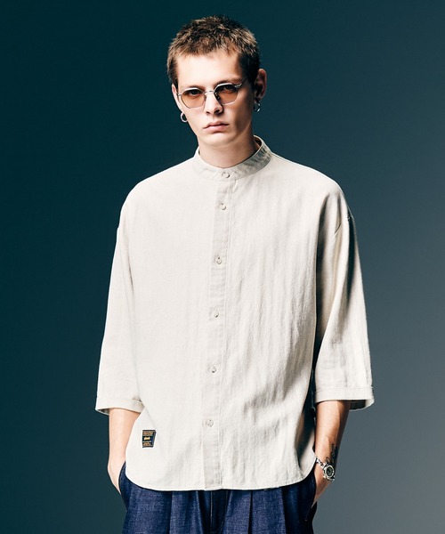glamb（グラム）の「Stand Collar Shirt / スタンドカラーシャツ（シャツ/ブラウス・メンズ・ネイビー/マスタード/ホワイト・S/M/L）」の2枚目の写真