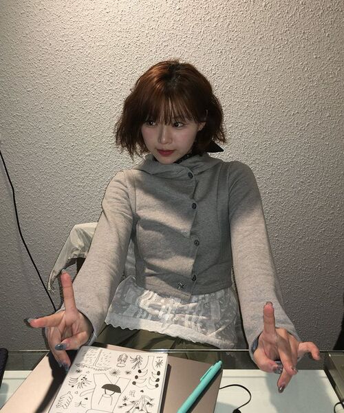 SLEEKGLOW（スリック グロウ）の「スモールロゴサイドボタンシャーリングフードトップ[グレー]（パーカー・レディース・その他・FREE）」の7枚目の写真