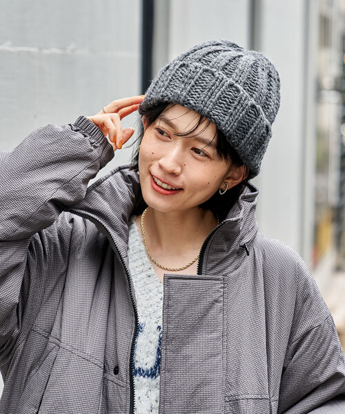 FREAK'S STORE（フリークスストア）の「太編み ニットキャップ（ニットキャップ/ビーニー・レディース・チャコールグレー/オフホワイト/レッド・ONE SIZE）」の10枚目の写真