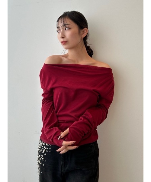 FRAY I.D(フレイアイディー)の「【USAGI ONLINE・ZOZO限定】ドレープオフショルニットトップス/ウォッシャブル・抗ピリング(ニット/セーター・レディース・グレー/アイボリー/ライトブルー/レッド・F)」の4枚目の写真