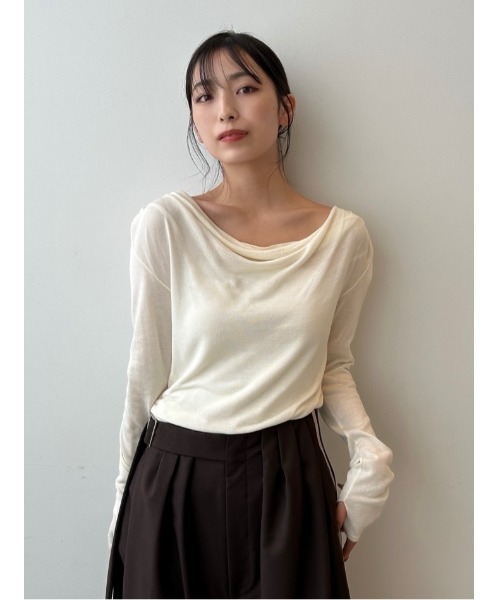 FRAY I.D(フレイアイディー)の「【USAGI ONLINE・ZOZO限定】ドレープオフショルニットトップス/ウォッシャブル・抗ピリング(ニット/セーター・レディース・グレー/アイボリー/ライトブルー/レッド・F)」の9枚目の写真