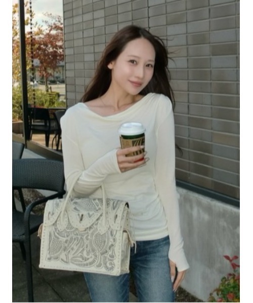 FRAY I.D(フレイアイディー)の「【USAGI ONLINE・ZOZO限定】ドレープオフショルニットトップス/ウォッシャブル・抗ピリング(ニット/セーター・レディース・グレー/アイボリー/ライトブルー/レッド・F)」の5枚目の写真