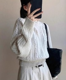 ケーブル編み クルーネック ニット」に該当するレディースのニット