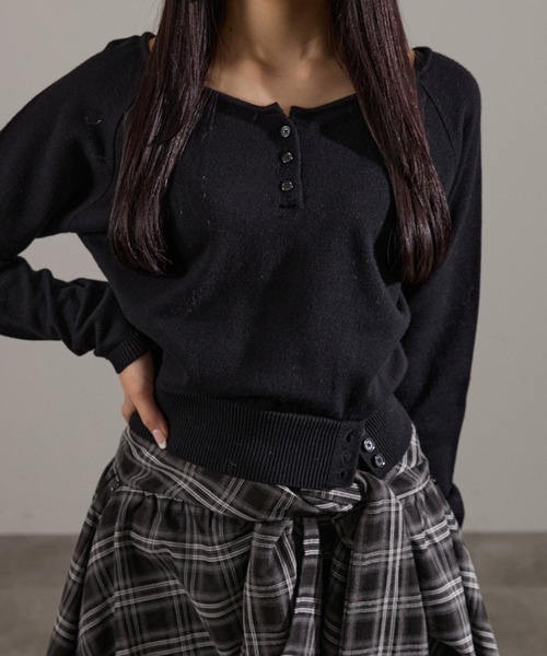 apres jour mignon(アプレジュールミニョン)の「ヘンリーネック裾スリットニット(ニット/セーター・レディース・ブラウン系その他/ブラック/杢グレー・フリー/LARGE)」の4枚目の写真