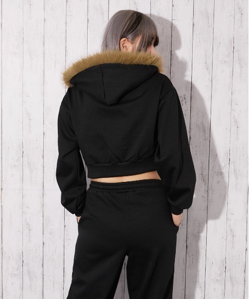 GORGE(ゴージ)の「《ファーフード×ロゴストーン》ショート丈ジップパーカー 秋冬◎(パーカー・レディース・グレー/ブラック/オートミール・F)」の10枚目の写真