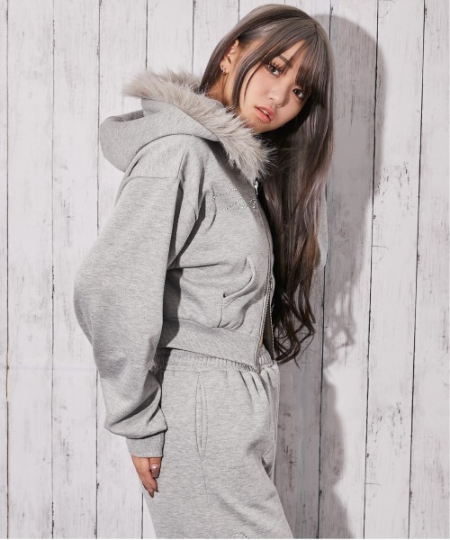 GORGE(ゴージ)の「《ファーフード×ロゴストーン》ショート丈ジップパーカー 秋冬◎(パーカー・レディース・グレー/ブラック/オートミール・F)」の12枚目の写真