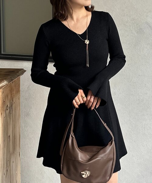 Thevon(ゼボン)の「袖フレアリブニットチュニックワンピース(ワンピース・レディース・チャコールグレー/ブラック・FREE)」の13枚目の写真