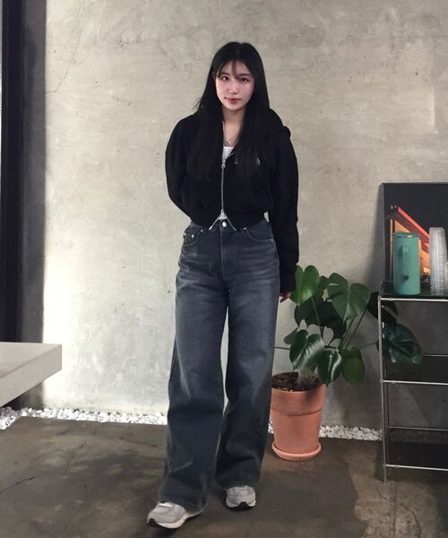 BUTTON UP(ボタンアップ)の「ダークブラシウォッシュドワイド裏起毛デニム(デニムパンツ・レディース・その他・MEDIUM/LARGE)」の13枚目の写真