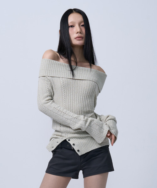 ZIZEMUSEUM(ジゼミュージアム)の「RIBBED OFF-SHOULDER KNIT(ASH IVORY)(その他トップス・レディース・その他・OS)」の2枚目の写真
