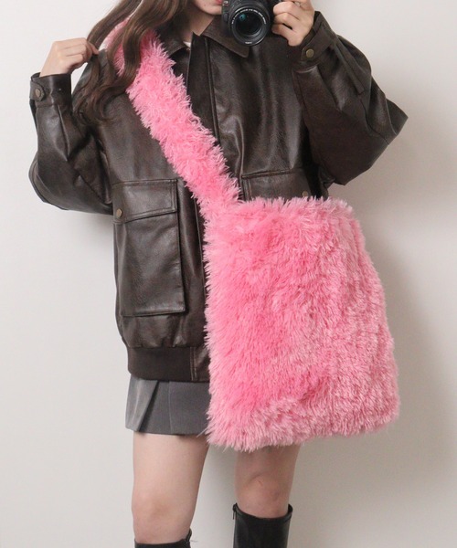 ROOTOTE(ルートート)の「ROOTOTE フェイクファーショルダー(ショルダーバッグ・レディース・ピンク/ブラック/アイボリー/グレイッシュベージュ・FREE)」の4枚目の写真