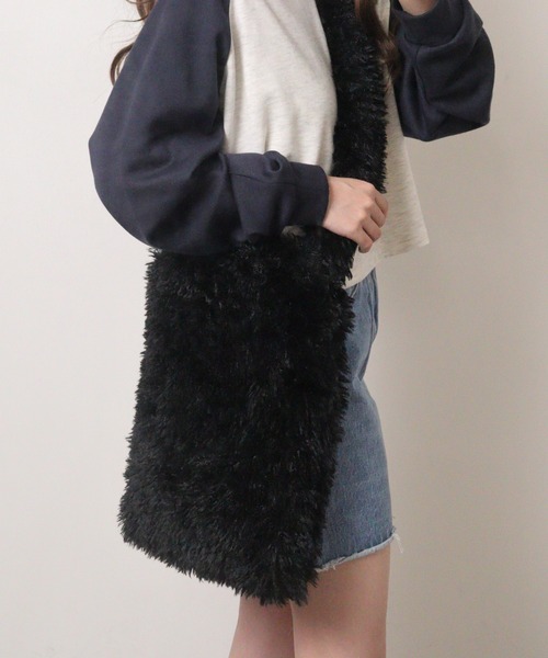 ROOTOTE(ルートート)の「ROOTOTE フェイクファーショルダー(ショルダーバッグ・レディース・ピンク/ブラック/アイボリー/グレイッシュベージュ・FREE)」の1枚目の写真
