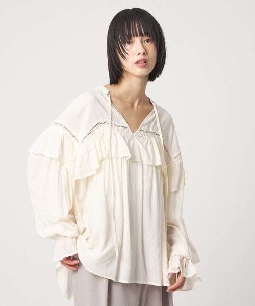 EMMEL REFINES(エメルリファインズ)の「<EMMEL REFINES>EM ハシゴレース フリル ブラウス(シャツ/ブラウス・レディース・ライム/オフホワイト/クリーム・FREE)」の1枚目の写真
