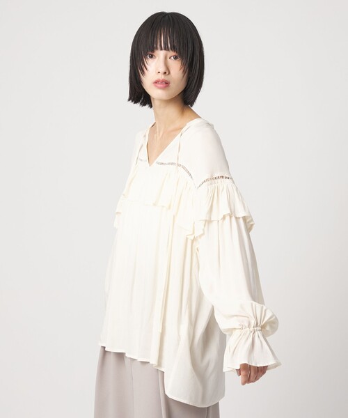 EMMEL REFINES(エメルリファインズ)の「<EMMEL REFINES>EM ハシゴレース フリル ブラウス(シャツ/ブラウス・レディース・ライム/オフホワイト/クリーム・FREE)」の5枚目の写真
