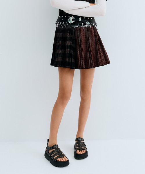 CHARLES & KEITH(チャールズ & キース)の「チャンキー ケージドサンダル(サンダル・レディース・グレー/ブラック・22.5cm/25.5cm/25cm/24.5cm/23.5cm/23cm)」の1枚目の写真