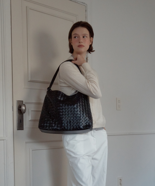 ANOETIC(アノエティック)の「ANC WEAVING MESH BAG_7COLOR(ショルダーバッグ・レディース・ブラック/ダークブラウン/キャメル/バーガンディー/ブラウン/ブラック系その他/アイボリー・FREE)」の10枚目の写真