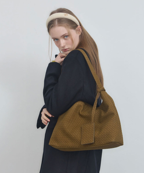 ANOETIC(アノエティック)の「ANC WEAVING MESH BAG_7COLOR(ショルダーバッグ・レディース・ブラック/ダークブラウン/キャメル/バーガンディー/ブラウン/ブラック系その他/アイボリー・FREE)」の13枚目の写真