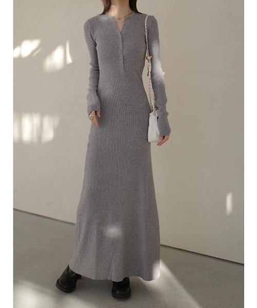 amel(エイメル)の「ヘンリーネックリブニットロングドレス / グレー(ワンピース・レディース・グレー・FREE)」の3枚目の写真