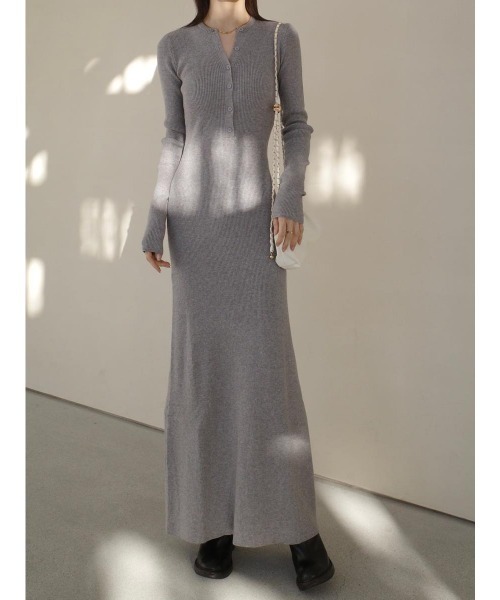amel(エイメル)の「ヘンリーネックリブニットロングドレス / グレー(ワンピース・レディース・グレー・FREE)」の7枚目の写真