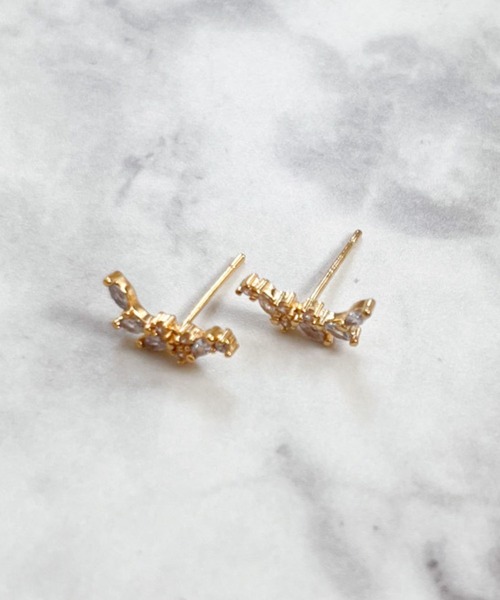 yu-ka(ユーカ)の「YU-KA:リーフモチーフミニピアス leaf motif mini pierce(ピアス(両耳用)・レディース・ゴールド・FREE)」の4枚目の写真