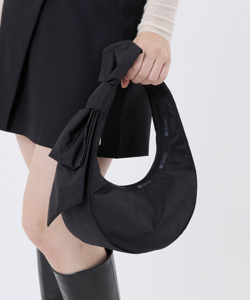LeSportsac（レスポートサック）の「BOW CRESCENT SHOULDER ブラックボウズ（ショルダーバッグ・レディース・ブラック・FREE）」の2枚目の写真