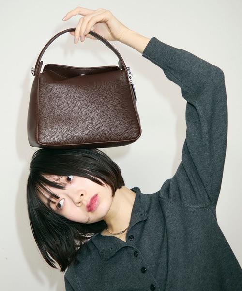 TONER（トナー）の「ソフトレザーミニハンドバッグ/ワンハンドルバッグ/ロゴプレート付き（ハンドバッグ・レディース・ダークブラウン/ブラック/ホワイト/シルバー/レッド/ブラウン・FREE）」の3枚目の写真