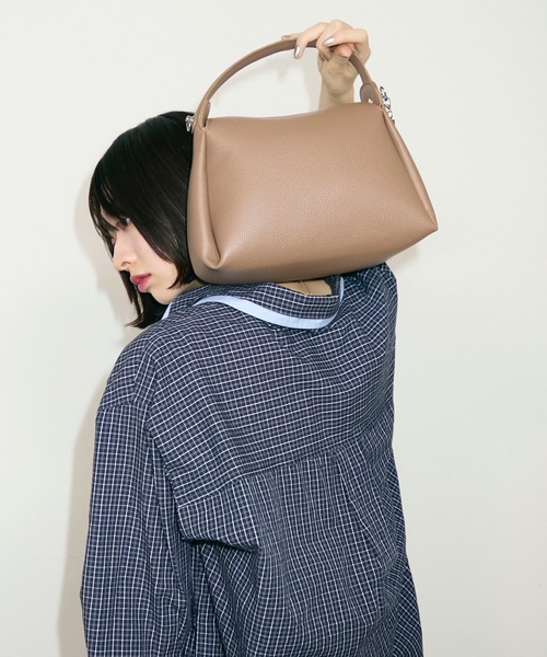 TONER（トナー）の「ソフトレザーミニハンドバッグ/ワンハンドルバッグ/ロゴプレート付き（ハンドバッグ・レディース・ダークブラウン/ブラック/ホワイト/シルバー/レッド/ブラウン・FREE）」の4枚目の写真