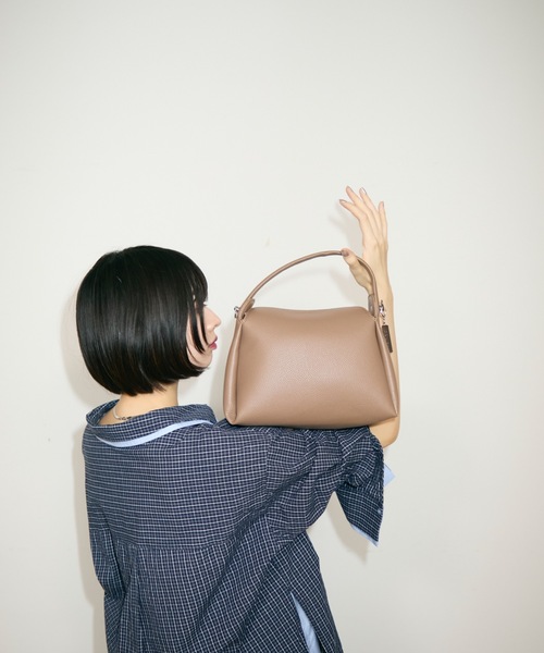 TONER（トナー）の「ソフトレザーミニハンドバッグ/ワンハンドルバッグ/ロゴプレート付き（ハンドバッグ・レディース・ダークブラウン/ブラック/ホワイト/シルバー/レッド/ブラウン・FREE）」の8枚目の写真