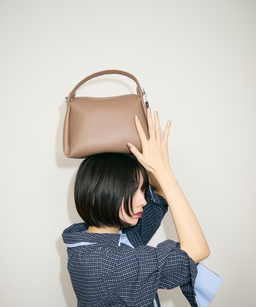 TONER（トナー）の「ソフトレザーミニハンドバッグ/ワンハンドルバッグ/ロゴプレート付き（ハンドバッグ・レディース・ダークブラウン/ブラック/ホワイト/シルバー/レッド/ブラウン・FREE）」の11枚目の写真