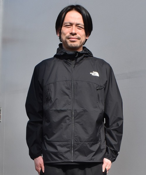 THE NORTH FACE（ザノースフェイス）の「THE NORTH FACE/ザ・ノース・フェイス アウター ウィンドブレーカー スワローテイルフーディ Swallowtail Hoodie NP22601（マウンテンパーカー・メンズ・ブラック・L/M/S/XXL/XL）」の2枚目の写真
