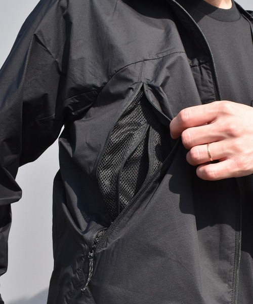 THE NORTH FACE（ザノースフェイス）の「THE NORTH FACE/ザ・ノース・フェイス アウター ウィンドブレーカー スワローテイルフーディ Swallowtail Hoodie NP22601（マウンテンパーカー・メンズ・ブラック・L/M/S/XXL/XL）」の8枚目の写真