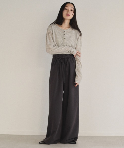 SOYEN（ソイエン）の「ダブルドロストワイドパンツ/セットアップ可　イージースラックス　ピンストライプ　無地（その他パンツ・レディース・グレー/チャコール・F）」の5枚目の写真