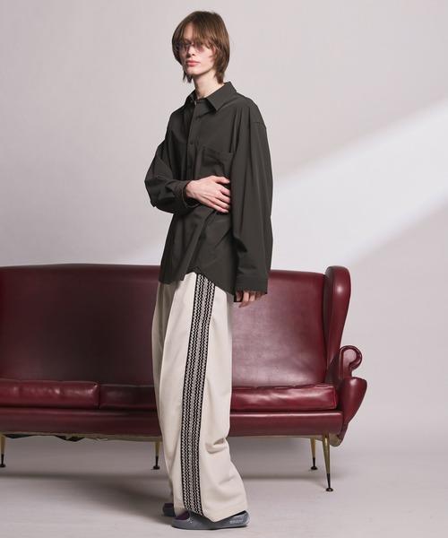 MAISON SPECIAL（メゾンスペシャル）の「《UNISEX》【PERTEX】Regular Collar Prime-Over Long Sleeve Shirt/【パーテックス】レギュラーカラープライムオーバーロングスリーブシャツ【MAISON SPECIAL/メゾンスペシャル】■セットアップ対応■（シャツ/ブラウス・メンズ・グレー/チャコールグレー/ブラック・0/1/2）」の6枚目の写真