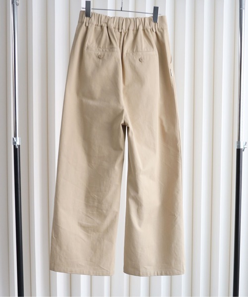 YENNA(イェンナ)の「ボリュームタックコットンワイドパンツ / チノワイドパンツ(チノパンツ・レディース・アイボリー/ダークブラウン/ベージュ/カーキ・FREE)」の16枚目の写真