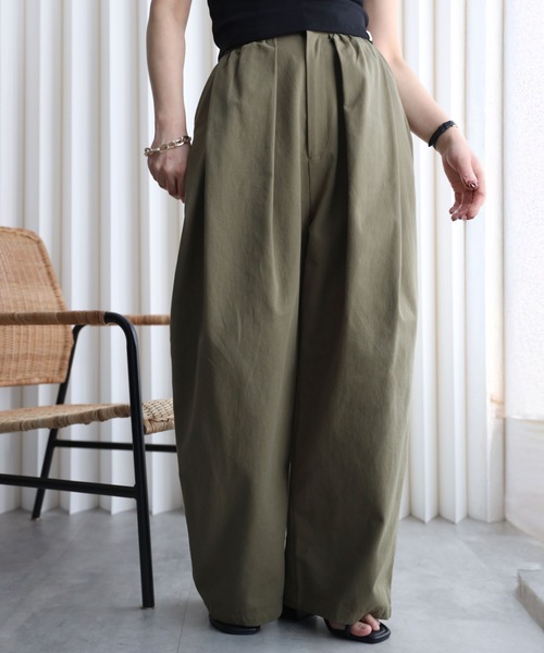 YENNA(イェンナ)の「ボリュームタックコットンワイドパンツ / チノワイドパンツ(チノパンツ・レディース・アイボリー/ダークブラウン/ベージュ/カーキ・FREE)」の22枚目の写真