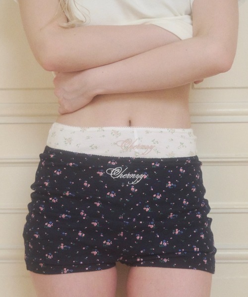 chernyy（チェルニー）の「chernyy floral inner shorts / 小花柄刺繍ロゴインナーショーツ（その他パンツ・レディース・アイボリー/ネイビー・LARGE/MEDIUM/SMALL）」の4枚目の写真