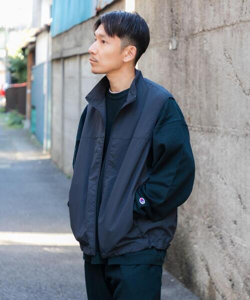 URBAN RESEARCH(アーバンリサーチ)の「Wide Dad NYLON DAD VEST(ベスト・メンズ・ネイビー・1/2)」の4枚目の写真