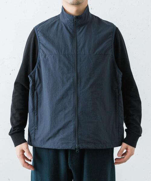 URBAN RESEARCH(アーバンリサーチ)の「Wide Dad NYLON DAD VEST(ベスト・メンズ・ネイビー・1/2)」の9枚目の写真