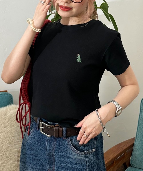 DOUBLE NAME（ダブルネーム）の「【m:rex】ミニ恐竜刺しゅうリブTEE（Tシャツ/カットソー・レディース・ブラック/オフホワイト・FREE）」の2枚目の写真